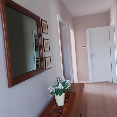 Сasa de vacaciones Holiday Home Charmy Luna Mit Pool By Interhome