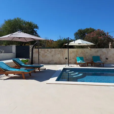 Holiday Home Charmy Luna Mit Pool By Interhome Сasa de vacaciones