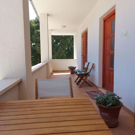 Holiday Home Charmy Luna Mit Pool By Interhome Сasa de vacaciones Lozovac
