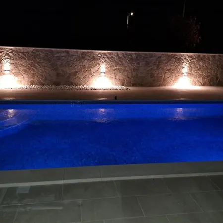 Holiday Home Charmy Luna Mit Pool By Interhome Сasa de vacaciones