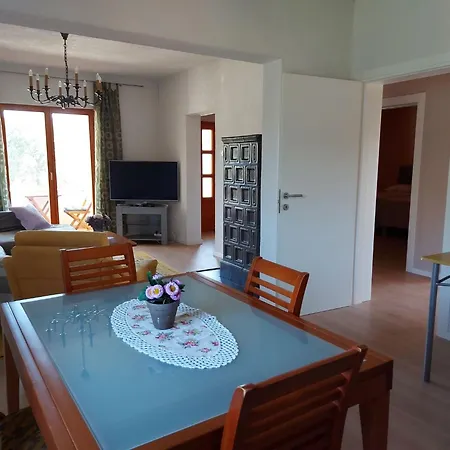 Сasa de vacaciones Holiday Home Charmy Luna Mit Pool By Interhome