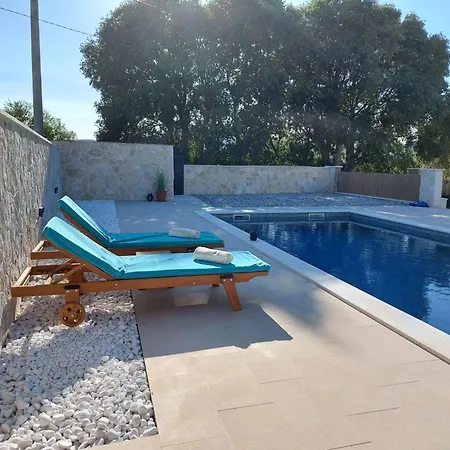 Holiday Home Charmy Luna Mit Pool By Interhome