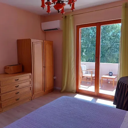 Holiday Home Charmy Luna Mit Pool By Interhome Сasa de vacaciones Lozovac