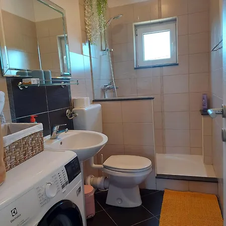 Сasa de vacaciones Holiday Home Charmy Luna Mit Pool By Interhome
