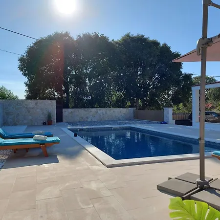 Holiday Home Charmy Luna Mit Pool By Interhome * Lozovac