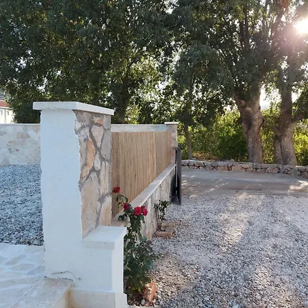 Сasa de vacaciones Holiday Home Charmy Luna Mit Pool By Interhome